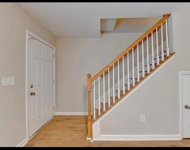 810 Summer Place - Photo Thumbnail 2