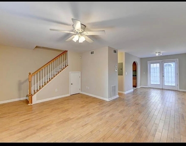 810 Summer Place - Photo Thumbnail 4