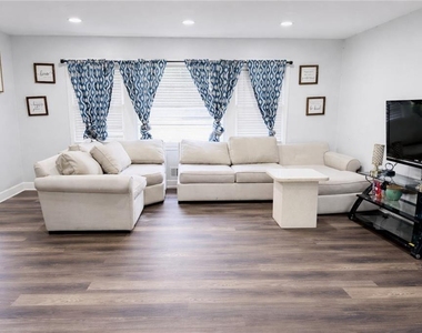 3749 Pin Oak Circle - Photo Thumbnail 3