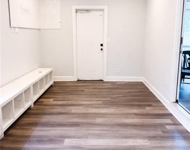 3749 Pin Oak Circle - Photo Thumbnail 5