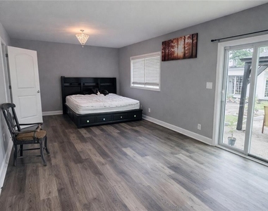 3749 Pin Oak Circle - Photo Thumbnail 13