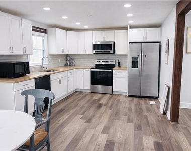 3749 Pin Oak Circle - Photo Thumbnail 4
