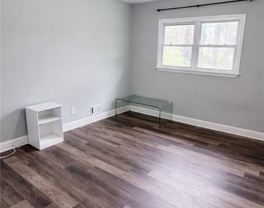 3749 Pin Oak Circle - Photo Thumbnail 10