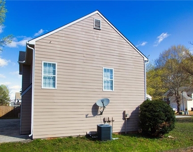 585 Chapel Walk Lane - Photo Thumbnail 35