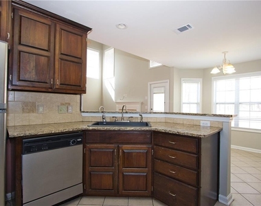 585 Chapel Walk Lane - Photo Thumbnail 25