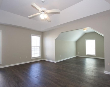 585 Chapel Walk Lane - Photo Thumbnail 17