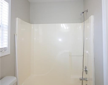 585 Chapel Walk Lane - Photo Thumbnail 27