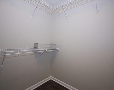 585 Chapel Walk Lane - Photo Thumbnail 22