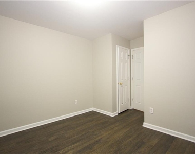 585 Chapel Walk Lane - Photo Thumbnail 26
