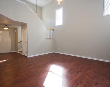 585 Chapel Walk Lane - Photo Thumbnail 6