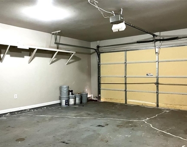 585 Chapel Walk Lane - Photo Thumbnail 32