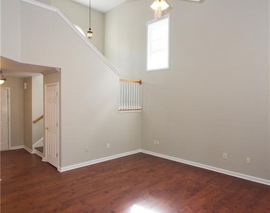 585 Chapel Walk Lane - Photo Thumbnail 7