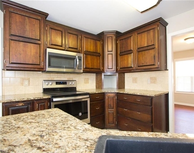 585 Chapel Walk Lane - Photo Thumbnail 9