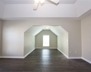 585 Chapel Walk Lane - Photo Thumbnail 19