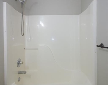 585 Chapel Walk Lane - Photo Thumbnail 14