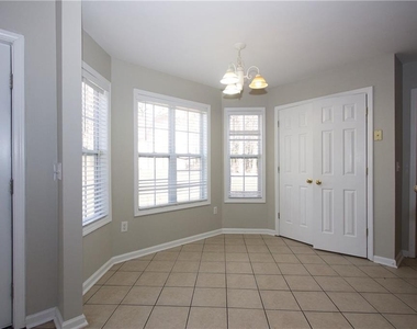 585 Chapel Walk Lane - Photo Thumbnail 12
