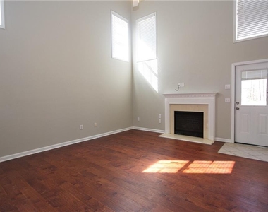 585 Chapel Walk Lane - Photo Thumbnail 3