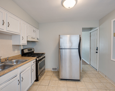 2208 Fremont Street - Photo Thumbnail 4