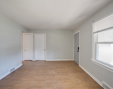 2208 Fremont Street - Photo Thumbnail 3