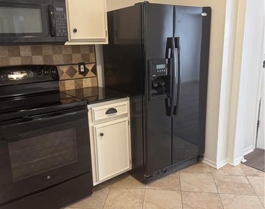 2907 Queen Anne Court - Photo Thumbnail 5