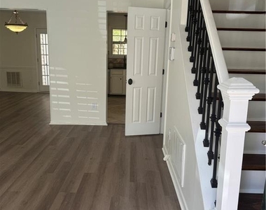 2907 Queen Anne Court - Photo Thumbnail 1