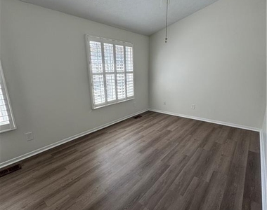 2907 Queen Anne Court - Photo Thumbnail 13