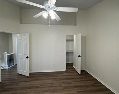 2907 Queen Anne Court - Photo Thumbnail 19