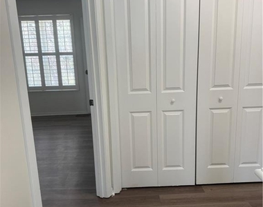 2907 Queen Anne Court - Photo Thumbnail 17