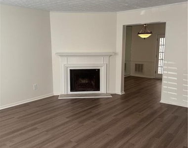 2907 Queen Anne Court - Photo Thumbnail 2