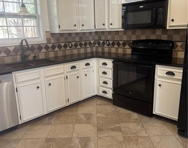 2907 Queen Anne Court - Photo Thumbnail 4