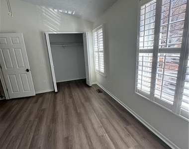 2907 Queen Anne Court - Photo Thumbnail 18