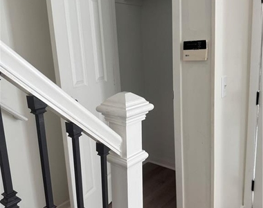 2907 Queen Anne Court - Photo Thumbnail 10