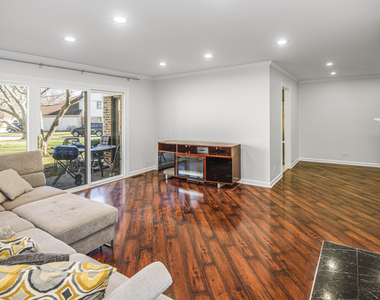 1168 Middlebury Lane - Photo Thumbnail 4