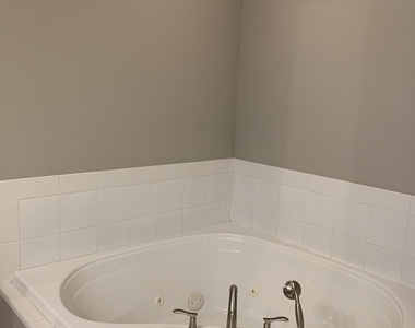 1116 Doral Drive - Photo Thumbnail 18