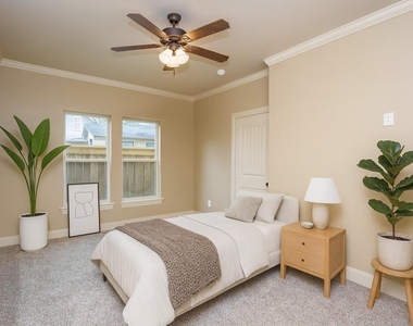 1516 Amundsen Street - Photo Thumbnail 9