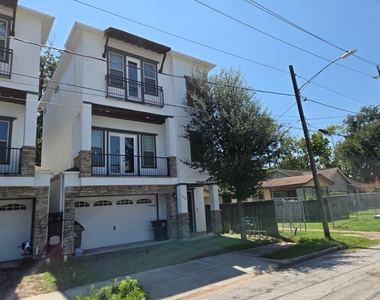 1516 Amundsen Street - Photo Thumbnail 1