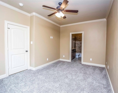 1516 Amundsen Street - Photo Thumbnail 20