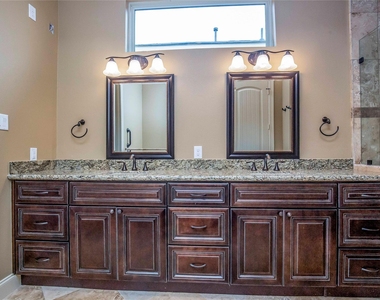 1516 Amundsen Street - Photo Thumbnail 34