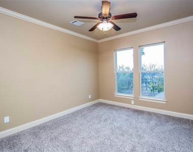 1516 Amundsen Street - Photo Thumbnail 26