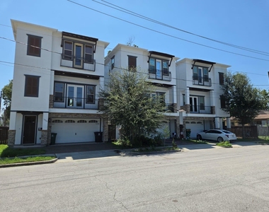 1516 Amundsen Street - Photo Thumbnail 41