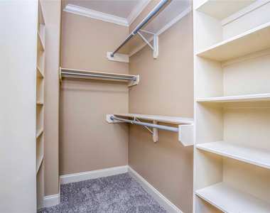 1516 Amundsen Street - Photo Thumbnail 38