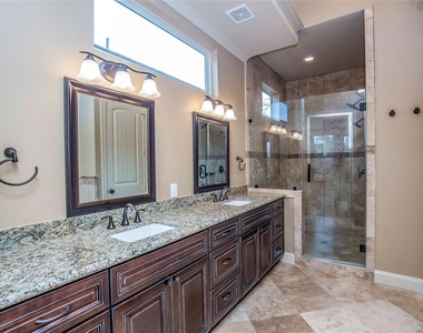 1516 Amundsen Street - Photo Thumbnail 33
