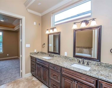 1516 Amundsen Street - Photo Thumbnail 36