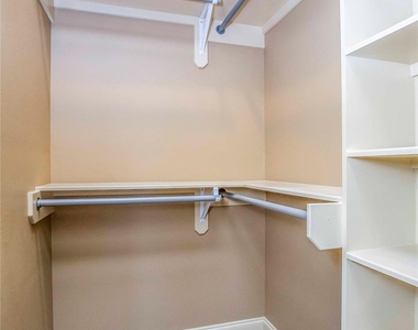 1516 Amundsen Street - Photo Thumbnail 28