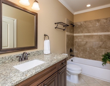 1516 Amundsen Street - Photo Thumbnail 21