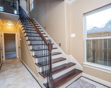 1516 Amundsen Street - Photo Thumbnail 4