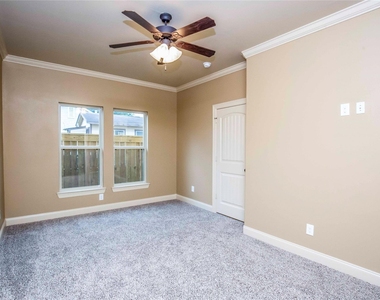 1516 Amundsen Street - Photo Thumbnail 10