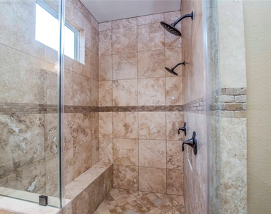1516 Amundsen Street - Photo Thumbnail 35