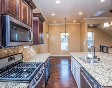 1516 Amundsen Street - Photo Thumbnail 15