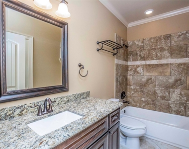 1516 Amundsen Street - Photo Thumbnail 23